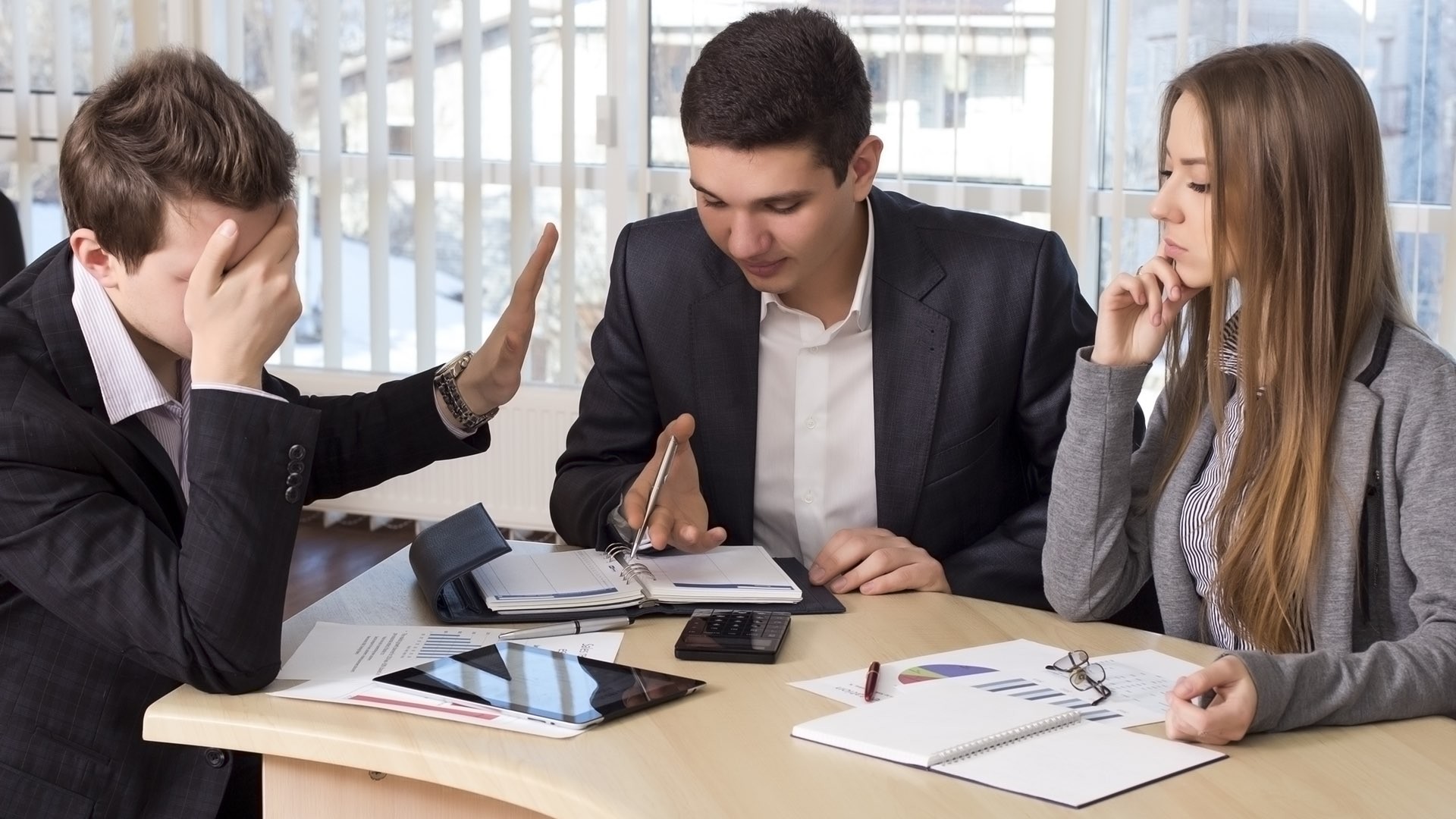 Help, een conflict binnen de commissie!